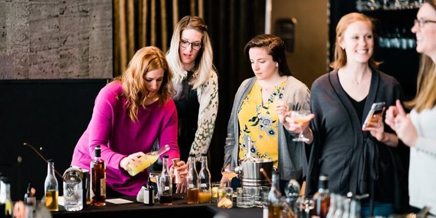 hen party cocktail making class London